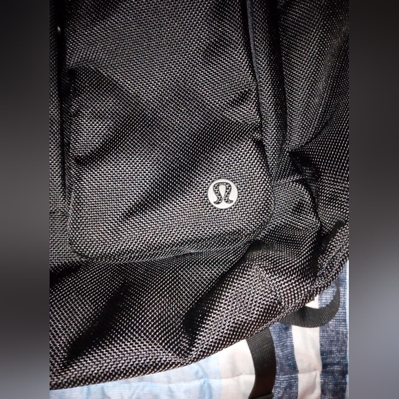 EUC Lululemon cruiser backpack - Picture 5 of 13